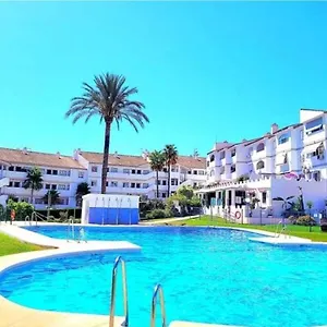 Appartement En Mijas Con Terraza, Capacidad 5 Personas Con Piscina De Temporada, Málaga